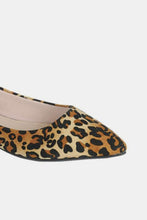 Load image into Gallery viewer, Leopard Print Pointy Toe Slip On Flat Loafers
