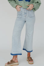 Load image into Gallery viewer, Beau Blue Acid Wash Contrast Edge Pocketed Cropped Jeans | Bottoms/Jeans
