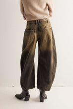 Load image into Gallery viewer, Pocketed Wide Leg Jeans with Buttons
