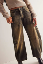 Load image into Gallery viewer, Pocketed Wide Leg Jeans with Buttons
