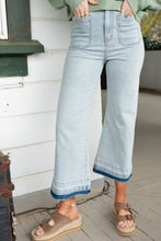 Load image into Gallery viewer, Beau Blue Acid Wash Contrast Edge Pocketed Cropped Jeans | Bottoms/Jeans
