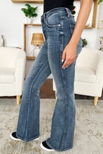 Load image into Gallery viewer, JUDY BLUE High Waist Tummy Control Jeans
