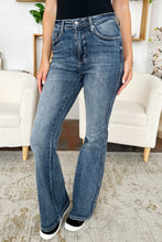 Load image into Gallery viewer, JUDY BLUE High Waist Tummy Control Jeans
