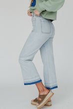 Load image into Gallery viewer, Beau Blue Acid Wash Contrast Edge Pocketed Cropped Jeans | Bottoms/Jeans
