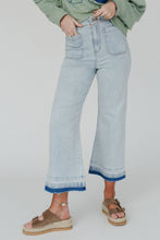 Load image into Gallery viewer, Beau Blue Acid Wash Contrast Edge Pocketed Cropped Jeans | Bottoms/Jeans
