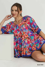 Load image into Gallery viewer, Floral Print Round Neck Pleated Baby Doll Top With 3/4 Sleeves
