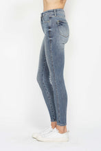 Load image into Gallery viewer, Judy Blue Tummy Control Skinny Jeans
