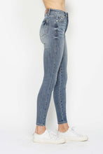 Load image into Gallery viewer, Judy Blue Tummy Control Skinny Jeans
