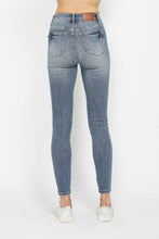 Load image into Gallery viewer, Judy Blue Tummy Control Skinny Jeans
