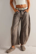 Load image into Gallery viewer, Pocketed Wide Leg Jeans with Buttons
