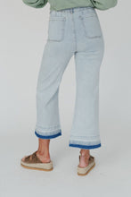 Load image into Gallery viewer, Beau Blue Acid Wash Contrast Edge Pocketed Cropped Jeans | Bottoms/Jeans
