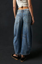 Load image into Gallery viewer, Pocketed Wide Leg Jeans with Buttons
