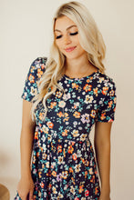 Load image into Gallery viewer, Blue Short Sleeve A-line Floral Dress | Dresses/Floral Dresses
